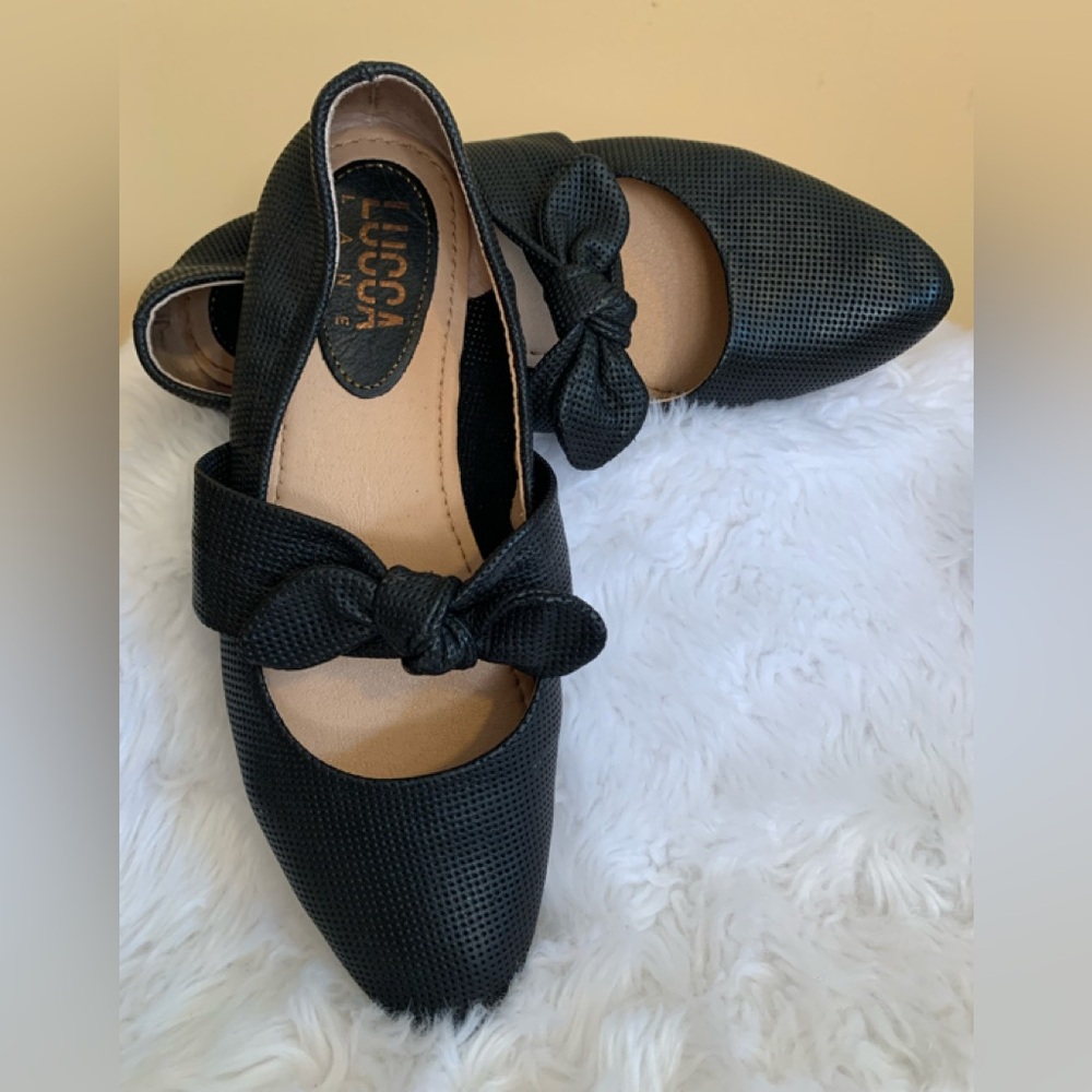 LUCCA LANE Ursula black leather Mary Jane knot bow flats Size 8.5 Preloved ++